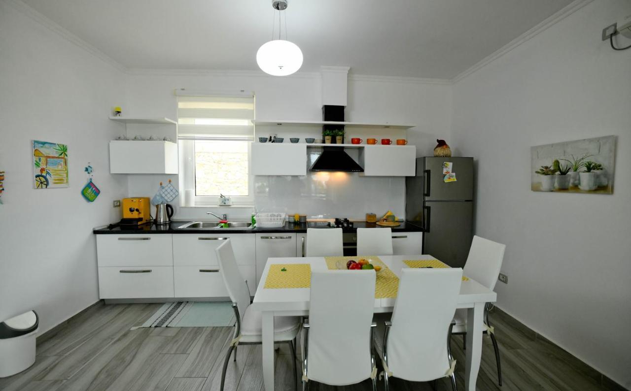 Vila Rina At Aquamarine Residence Vlorë エクステリア 写真